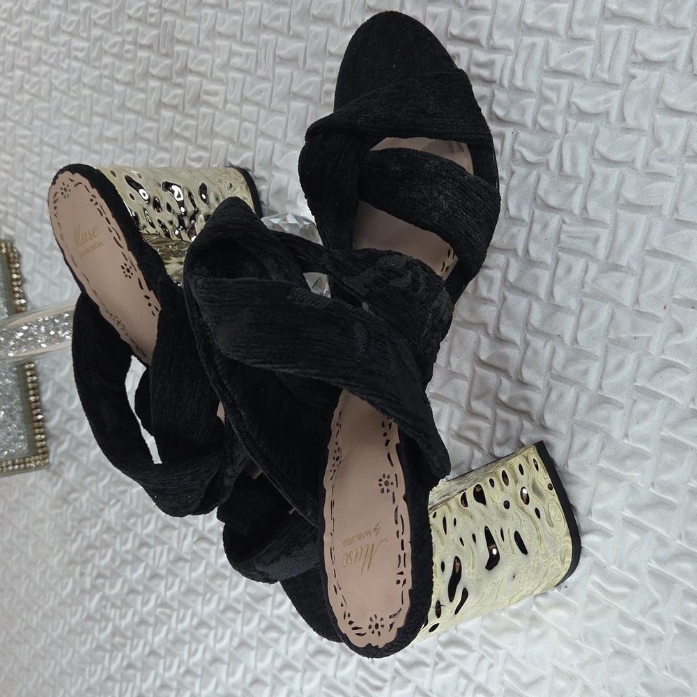 MUSE Marchesa Black Twisted Strap Dress SANDA L Gold Block METALLIC Heel 9.5M